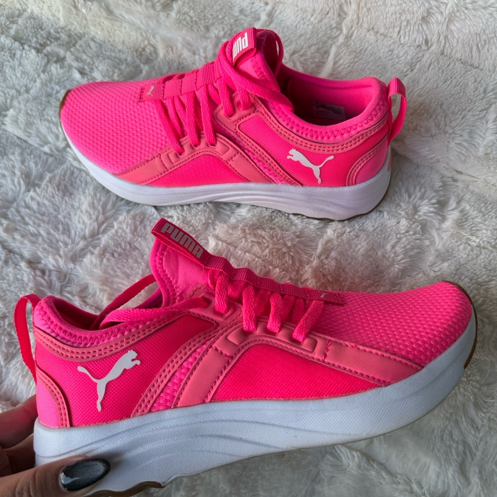 Puma Women's Pink Sneakers